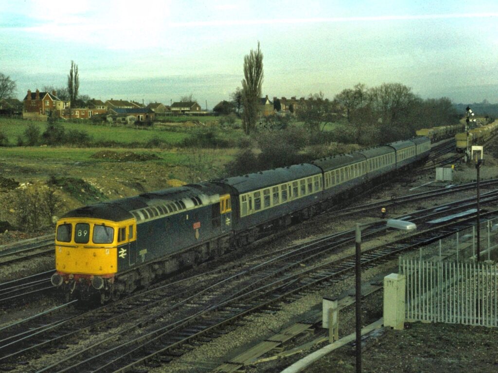 33025 23/12/1982 Westbury
